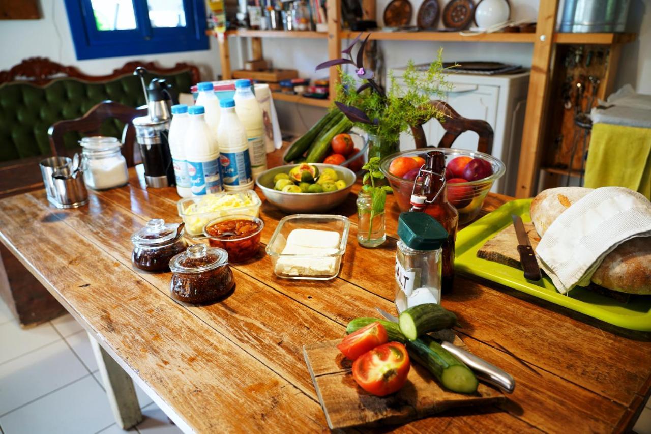 Himara Hostel Хостел
