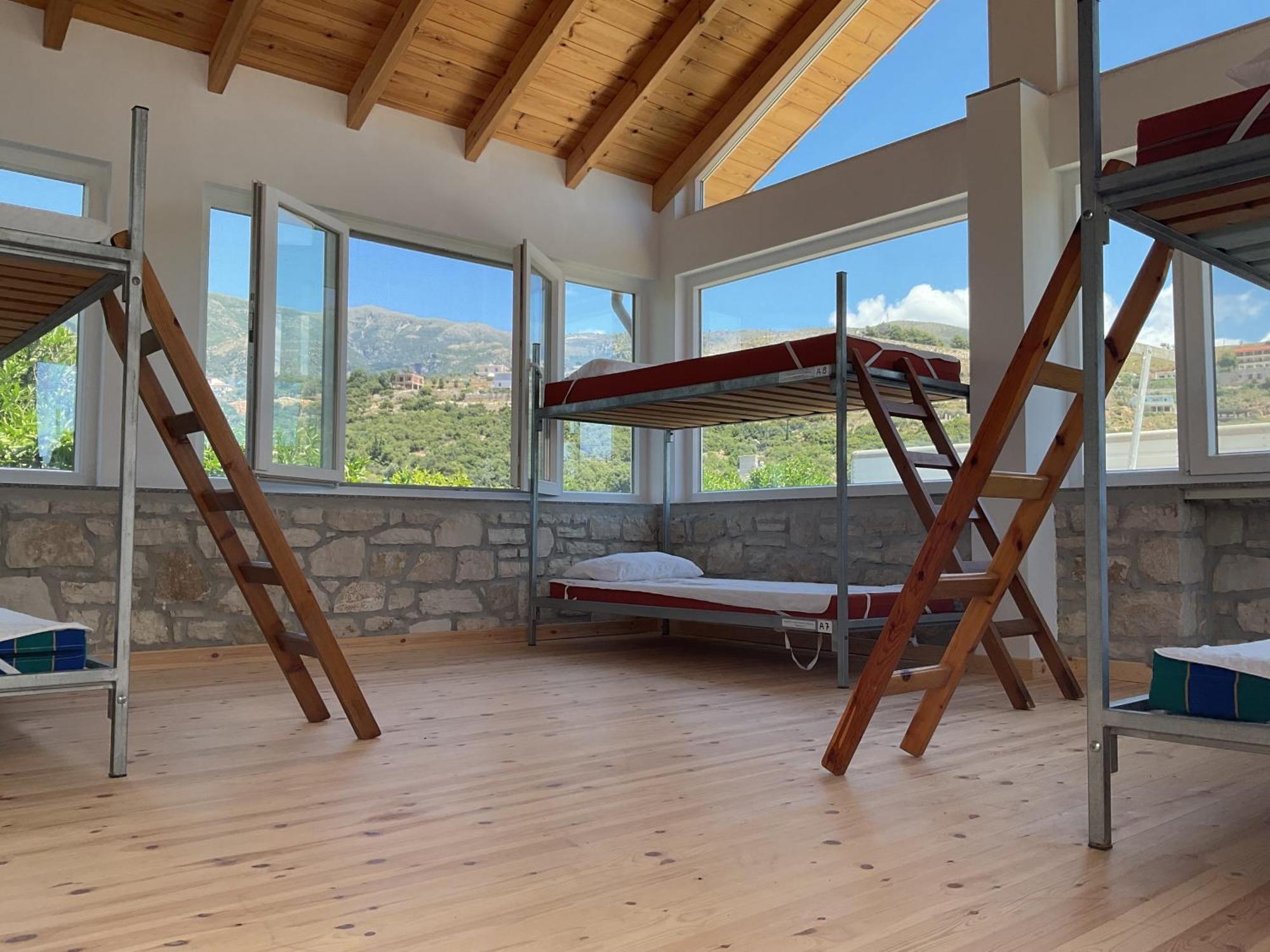 Himara Hostel * Himare