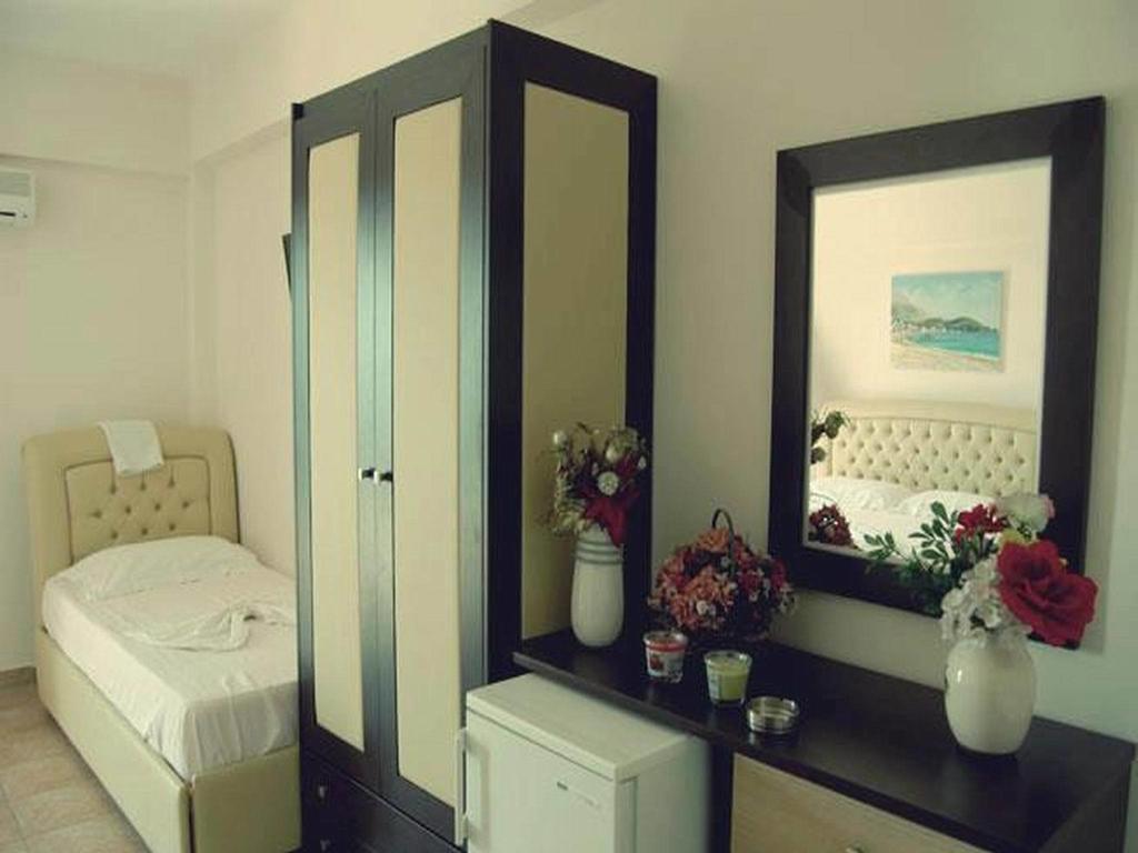 Himara Hostel * Himare