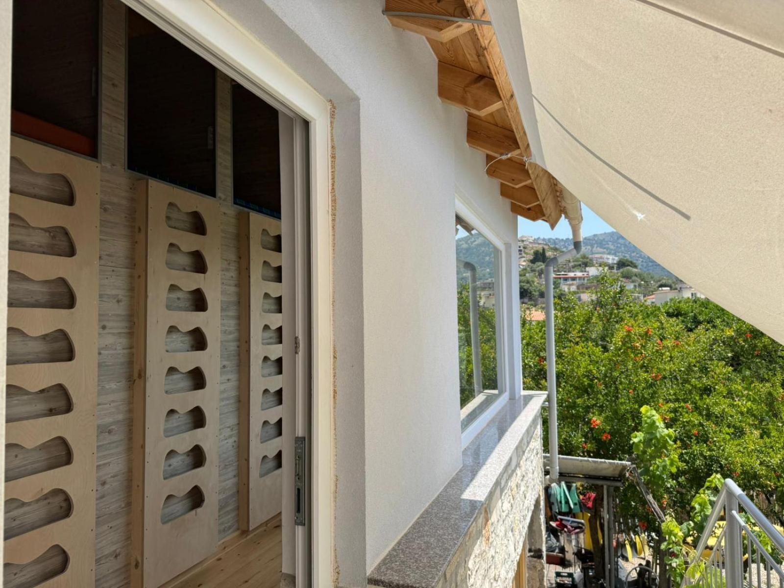 Himara Hostel Хостел *