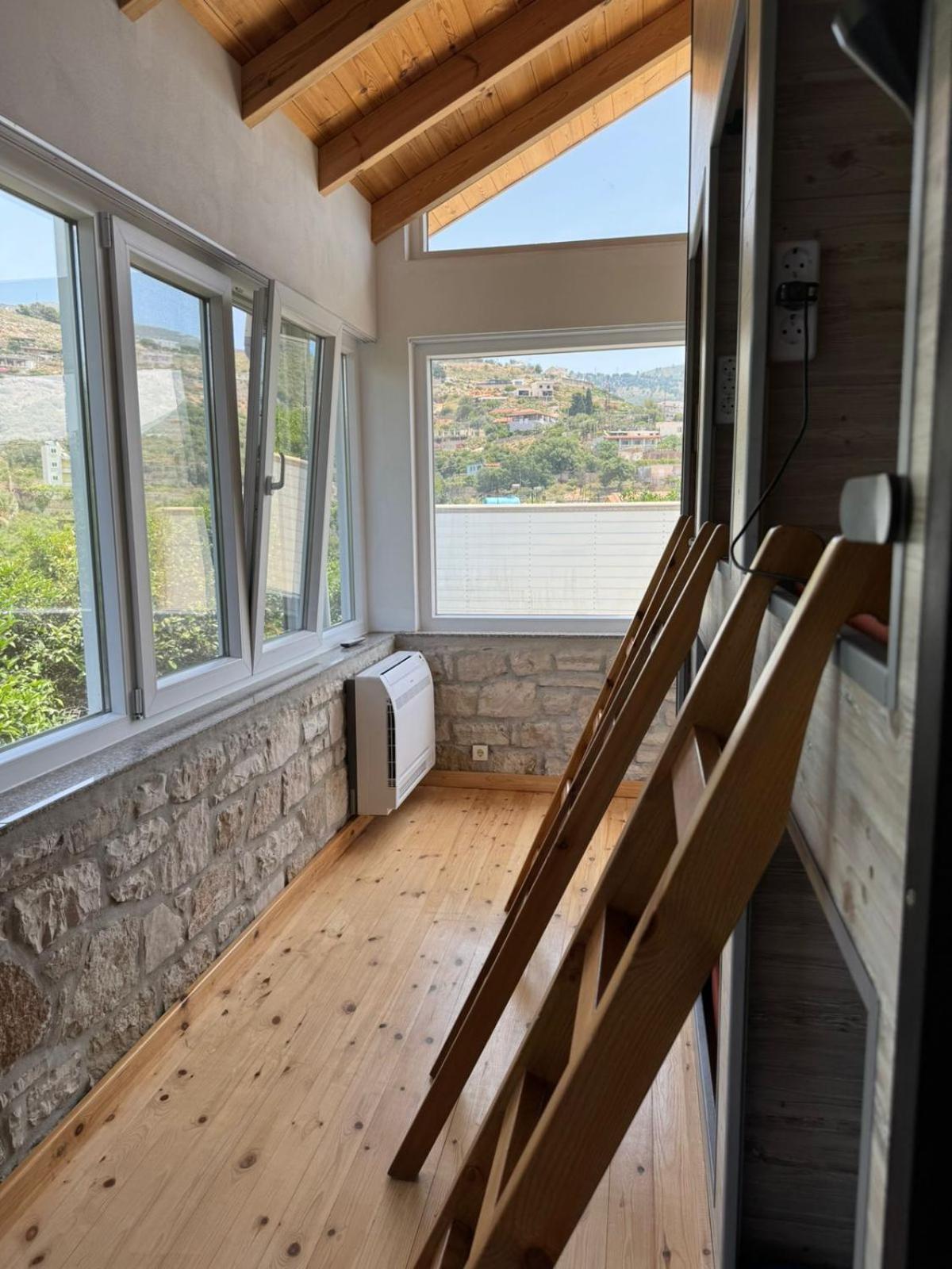Himara Hostel * Химара