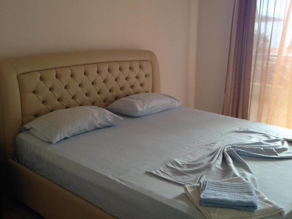 Himara Hostel *