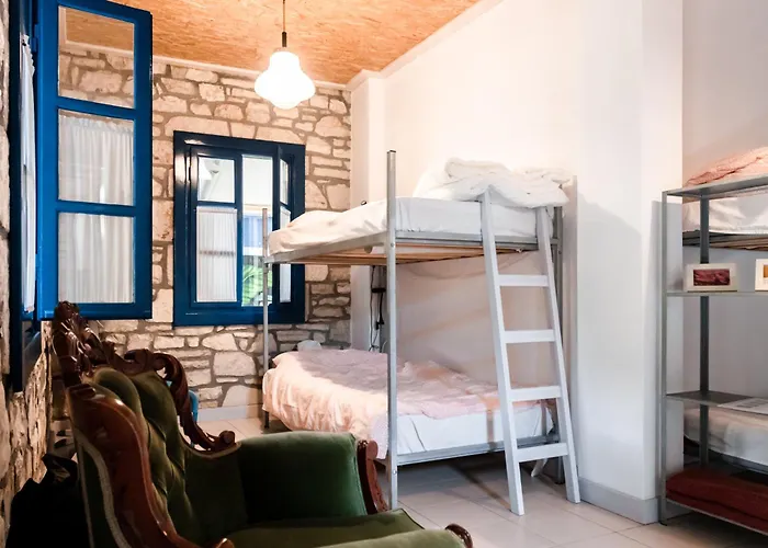 Himara Hostel