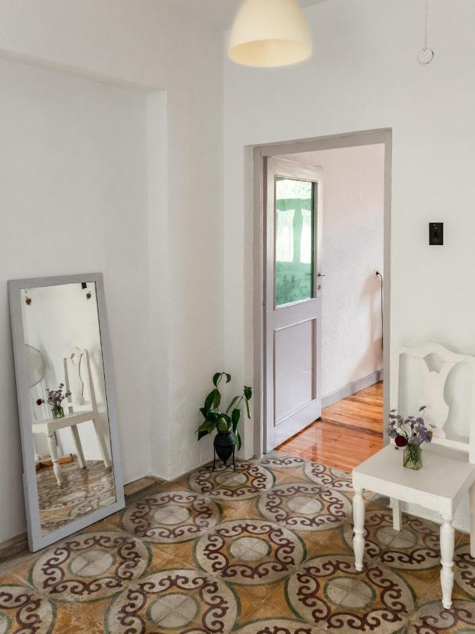 Himara Hostal *