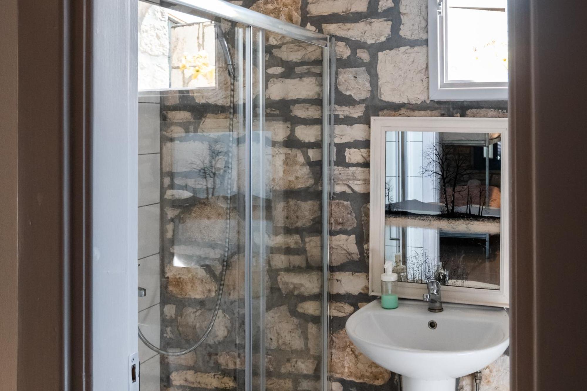 Hostal Himara