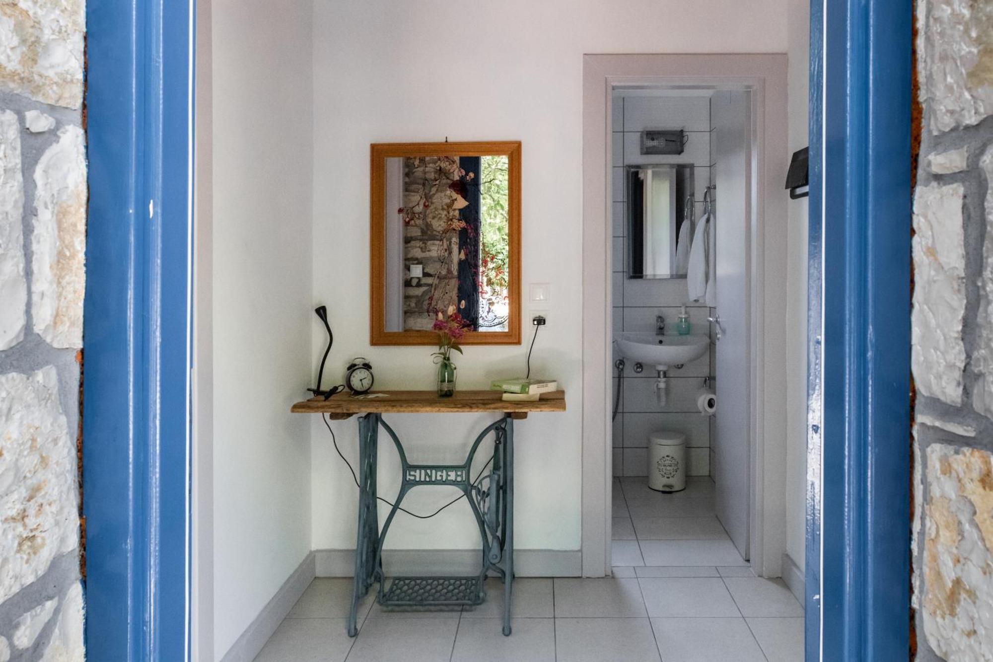 Hostal Himara *
