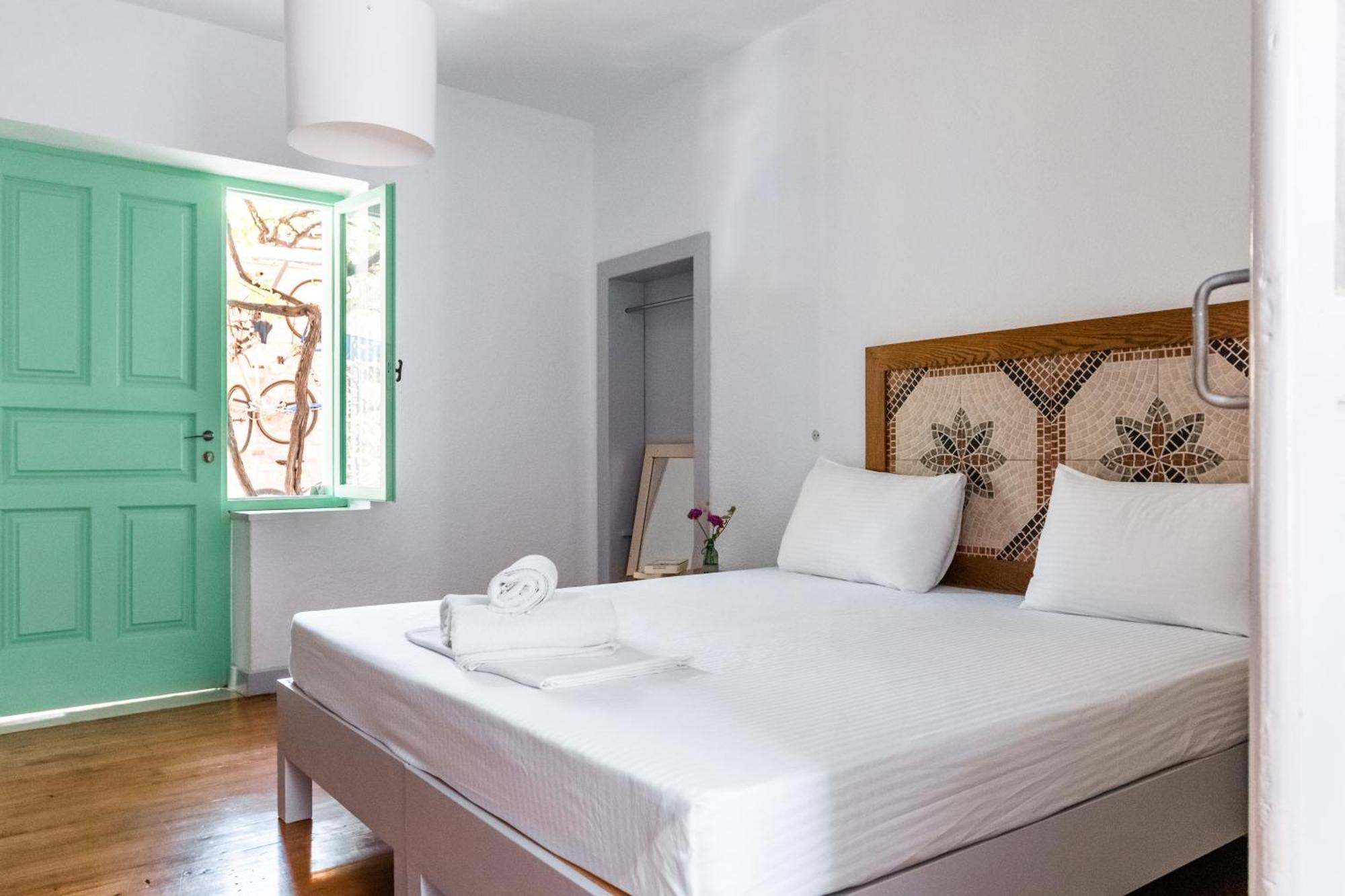 Himara Hostal *